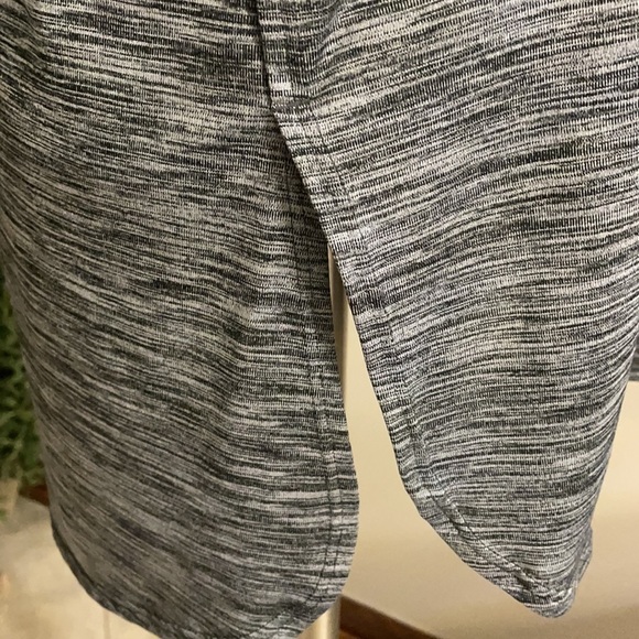 Z BY ZELLA RACER BACK ACTIVE TANK. black / grey lines Size Large - Picture 5 of 9